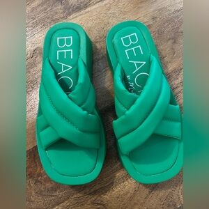 Beach by Matisse green sandal size 6